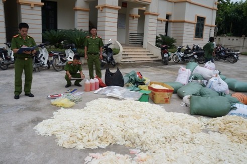 Hà Nội: phát hiện “ổ” thu gom 8 tạ găng tay y tế đã qua sử dụng ảnh 1
