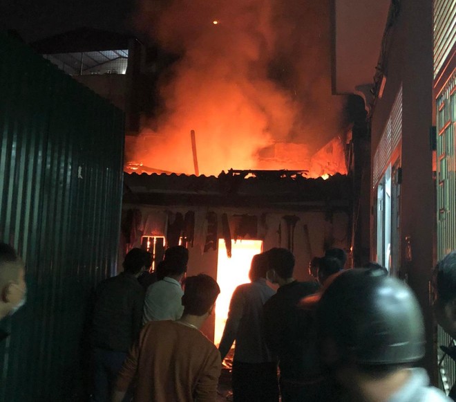 Nghi vấn nổ bình gas trong ngôi nhà trọ ở Hà Nội, 3 người tử vong ảnh 1