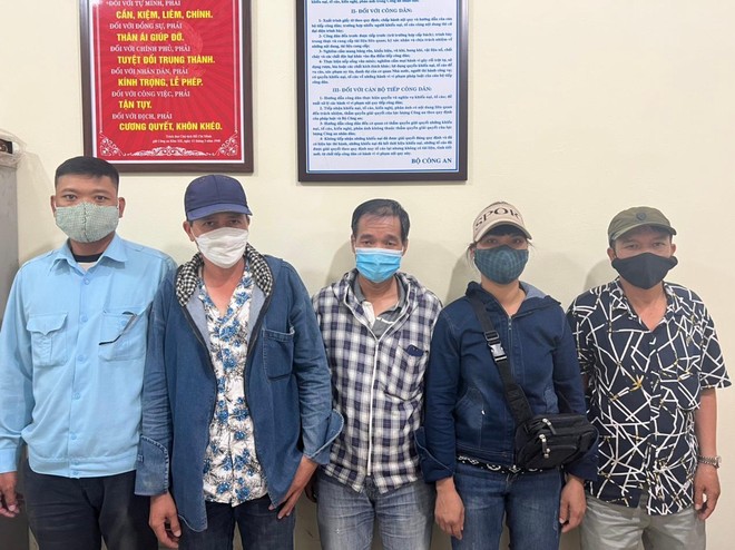 Xử lý 5 người có hành vi ‘cò mồi’ cho nhà thuốc gần Bệnh viện Bạch Mai ảnh 1