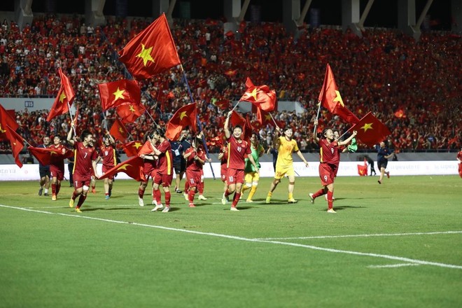 FE CREDIT thưởng ‘nóng’ 3 tỷ đồng cho đội tuyển bóng đá nữ Việt Nam ảnh 1