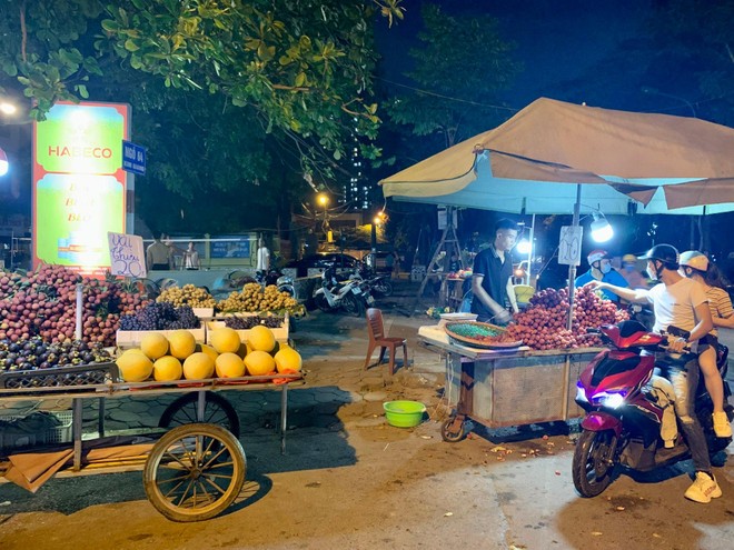 Tại quận Thanh Xuân, Hà Nội: Đường ven sông…không ai ‘quản’ vỉa hè? ảnh 4