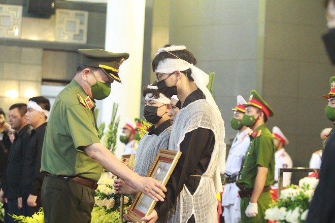 Tang lễ trọng thể 3 Liệt sỹ Công an Hà Nội anh dũng hy sinh vì sự bình yên của Nhân dân ảnh 1