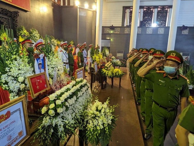 Tang lễ trọng thể 3 Liệt sỹ Công an Hà Nội anh dũng hy sinh vì sự bình yên của Nhân dân ảnh 26