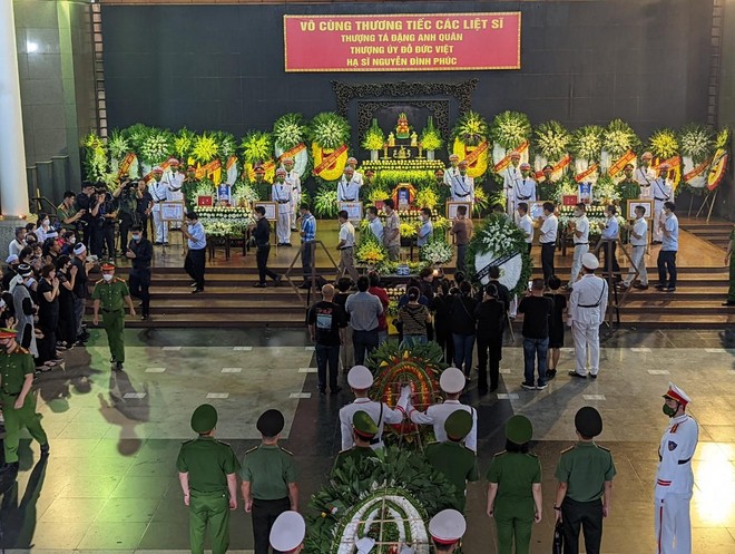 Tang lễ trọng thể 3 Liệt sỹ Công an Hà Nội anh dũng hy sinh vì sự bình yên của Nhân dân ảnh 28