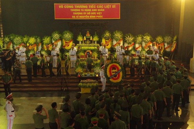 Tang lễ trọng thể 3 Liệt sỹ Công an Hà Nội anh dũng hy sinh vì sự bình yên của Nhân dân ảnh 18