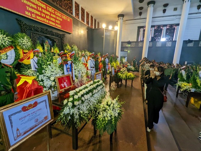 Tang lễ trọng thể 3 Liệt sỹ Công an Hà Nội anh dũng hy sinh vì sự bình yên của Nhân dân ảnh 38