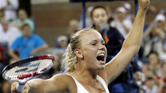 Wozniacki & Serena vào tứ kết ảnh 1
