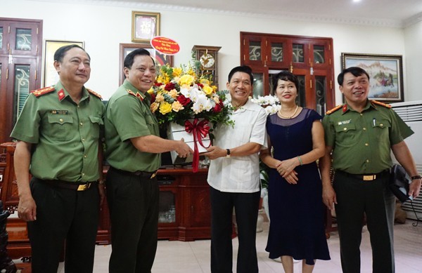 Thiếu tướng Nguyễn Hải Trung, Giám đốc Công an Hà Nội thăm hỏi chúc mừng nguyên lãnh đạo Công an Hà Nội ảnh 3