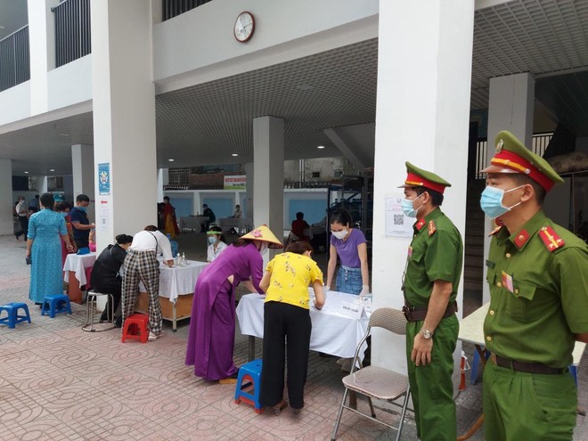Công an Hà Nội: Đảm bảo tuyệt đối an toàn ngày bầu cử, căng sức trên tuyến đầu phòng chống dịch bệnh ảnh 9