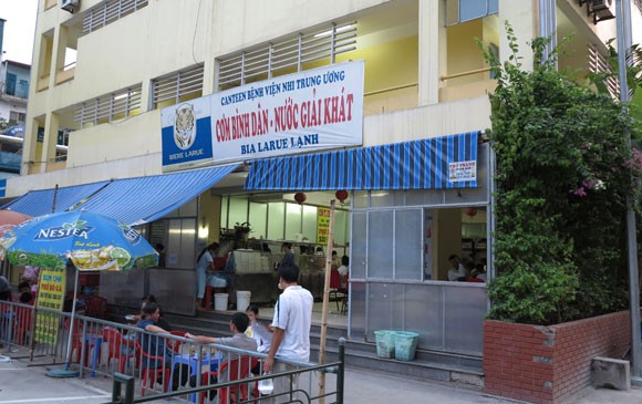“Bệnh viện Nhi Trung ương không đuổi nhóm bán cơm từ thiện” ảnh 3