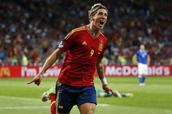 Torres bất ngờ đoạt danh hiệu Vua phá lưới ảnh 1
