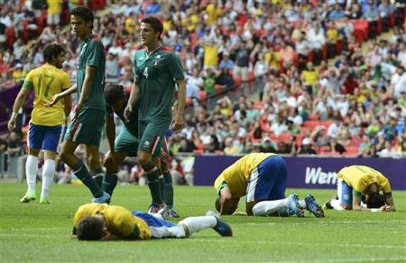 Hạ Brazil 2-1, Mexico lần đầu tiên lên đỉnh Olympic ảnh 1