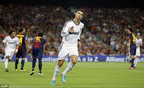 Barcelona 2 - 2 Real Madrid: Messi gọi Ronaldo trả lời ảnh 1