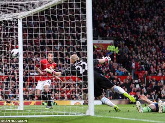 Van Persie xuất sắc lập hat-trick đưa MU lên ngôi vương ảnh 1
