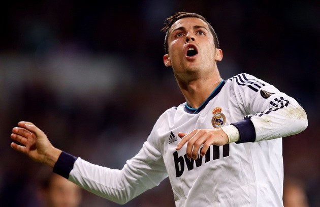 Cris Ronaldo chấm dứt sự thống trị của Leo Messi ảnh 1