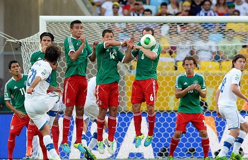 Chicharito không thể giúp Mexico thoát thua ảnh 1