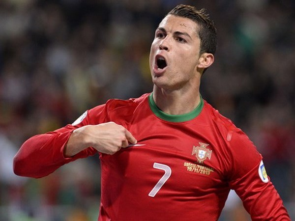 Ronaldo đi vào lịch sử bóng đá Bồ Đào Nha ảnh 1