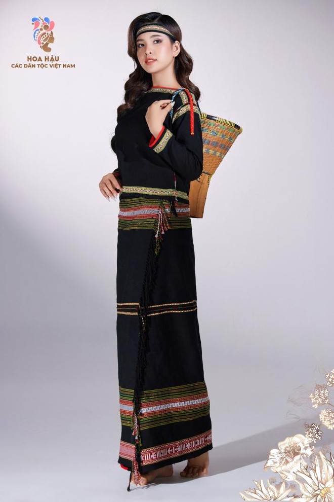 Thí sinh Hoa hậu các Dân tộc Việt Nam nổi bật, độc đáo trong trang phục dân tộc ảnh 3