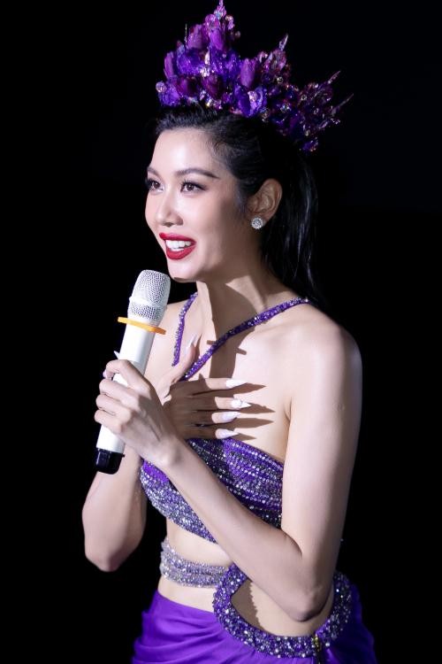 Á hậu Thuý Vân tuyên bố làm ca sĩ, ra mắt MV "Trái tim yêu thương" ảnh 6