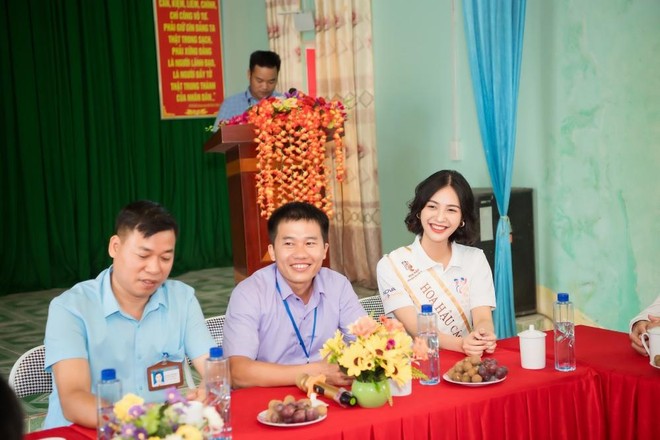 Hoa hậu Nông Thúy Hằng bắt đầu hành trình khuyến học tại Hà Giang ảnh 10