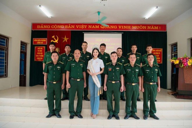 Hoa hậu Nông Thúy Hằng bắt đầu hành trình khuyến học tại Hà Giang Ảnh 2