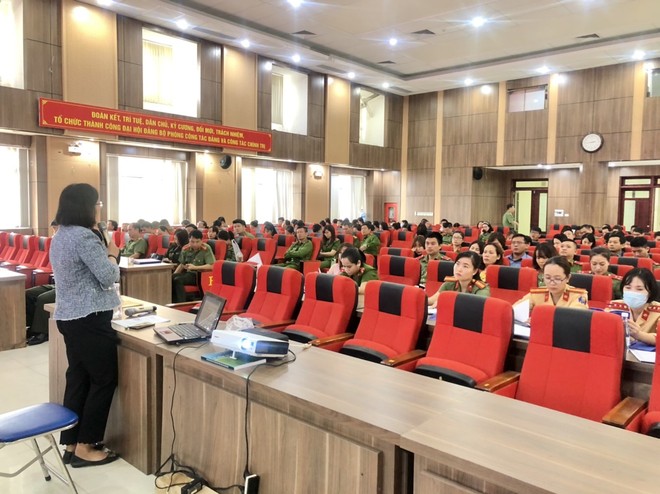 Tập huấn triển khai Điều lệ Công đoàn Việt Nam cho hơn 200 cán bộ chủ chốt ảnh 2