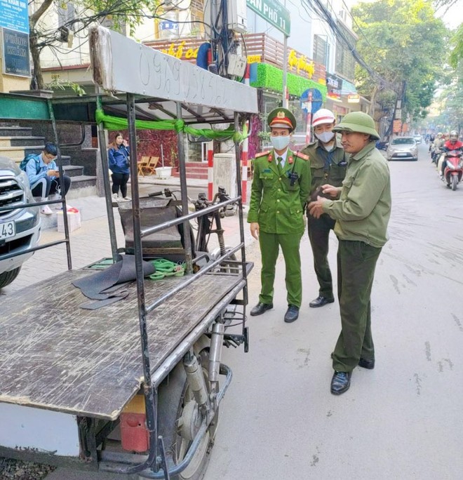 Công an quận Thanh Xuân (Hà Nội): Liệu pháp mạnh đảm bảo trật tự giao thông, 'nâng' ý thức cho người dân ảnh 2