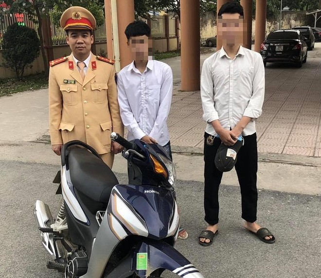 'Bốc' đầu xe máy khoe mạng xã hội, nam thanh niên 2 lần bị xử phạt ảnh 2