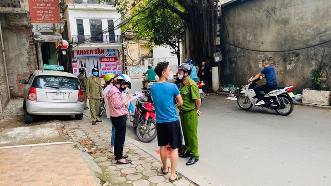Hà Nội: Phạt trên 3 tỷ đồng đối với hơn 3.000 trường hợp không đeo khẩu trang nơi công cộng ảnh 1