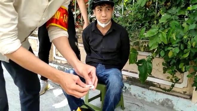 Cảnh sát 141 Hà Nội phát hiện đối tượng giấu ma túy trong ví da ảnh 1
