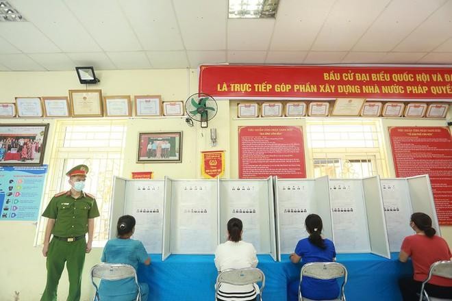 Công an Hà Nội: Đảm bảo tuyệt đối an toàn ngày bầu cử, căng sức trên tuyến đầu phòng chống dịch bệnh ảnh 3