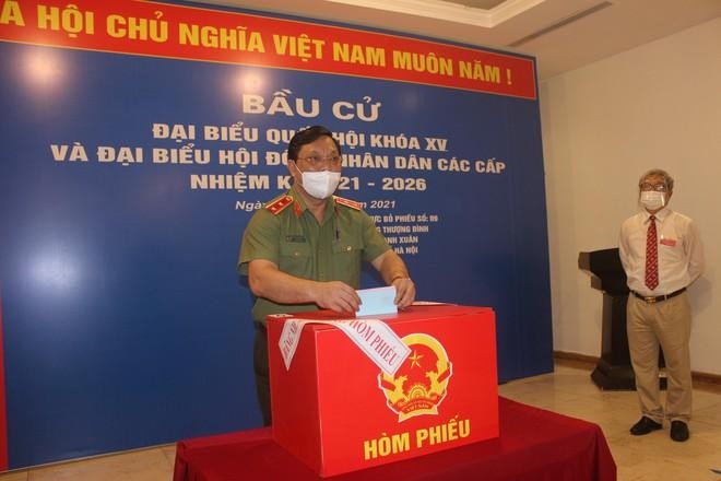 Công an Hà Nội: Đảm bảo tuyệt đối an toàn ngày bầu cử, căng sức trên tuyến đầu phòng chống dịch bệnh ảnh 1