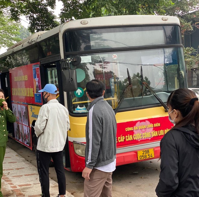 Khám phá chiếc xe buýt 'đặc chủng' cấp căn cước công dân gắn chip ở Hà Nội ảnh 5