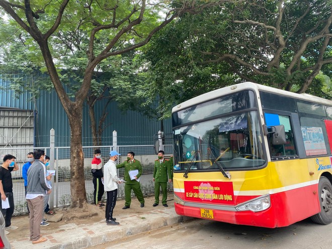 Khám phá chiếc xe buýt 'đặc chủng' cấp căn cước công dân gắn chip ở Hà Nội ảnh 2