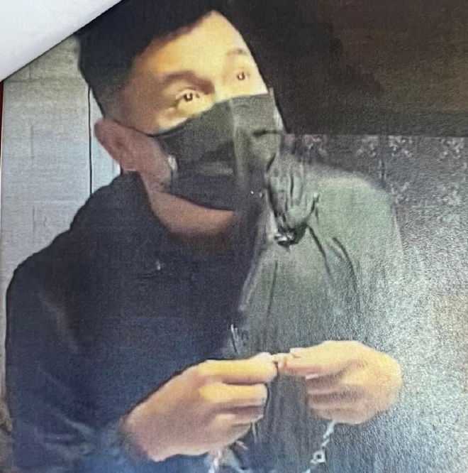 Cảnh sát Hình sự Hà Nội truy tìm đối tượng cướp giật tài sản tại cửa hàng vàng ảnh 1