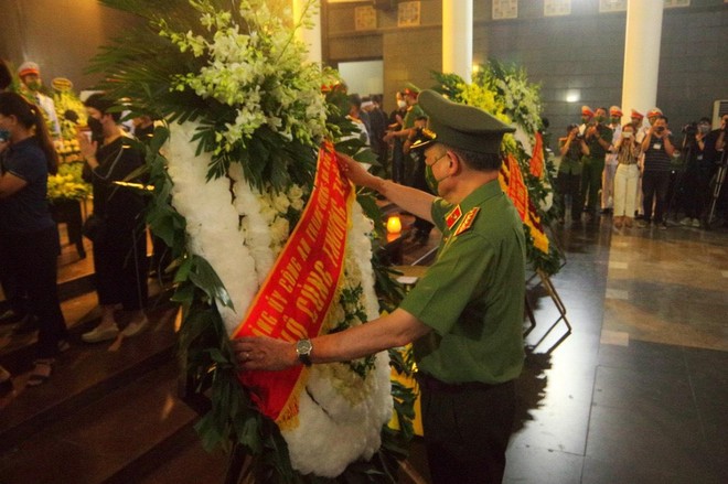 Tang lễ trọng thể 3 Liệt sỹ Công an Hà Nội anh dũng hy sinh vì sự bình yên của Nhân dân ảnh 35