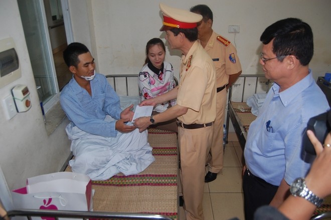 Phó Giám đốc CATP Hà Nội biểu dương tấm gương CSGT dũng cảm ảnh 2