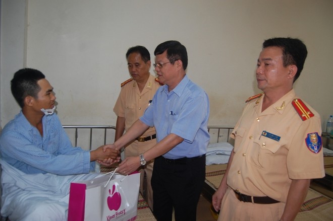 Phó Giám đốc CATP Hà Nội biểu dương tấm gương CSGT dũng cảm ảnh 1