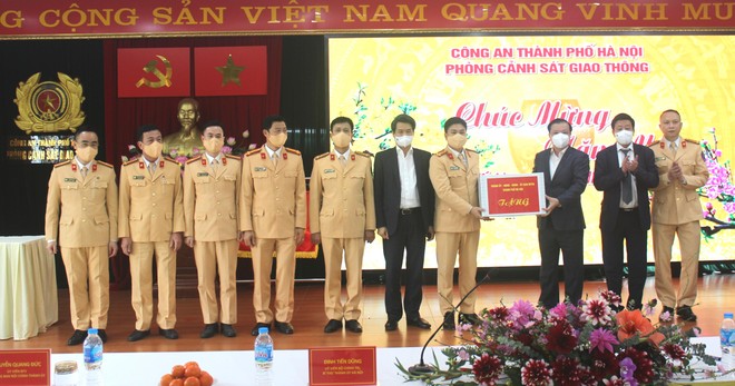 Lực lượng Cảnh sát giao thông, CATP Hà Nội góp phần xứng đáng vào sự phát triển kinh tế - xã hội của Thủ đô ảnh 3