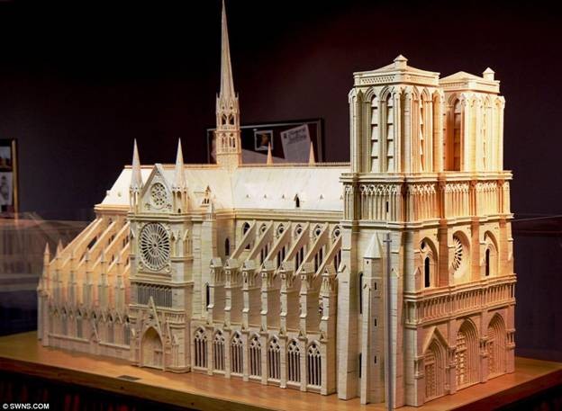 Kiệt tác mô hình Nhà thờ Đức Bà bằng 298.000 que diêm ảnh 1