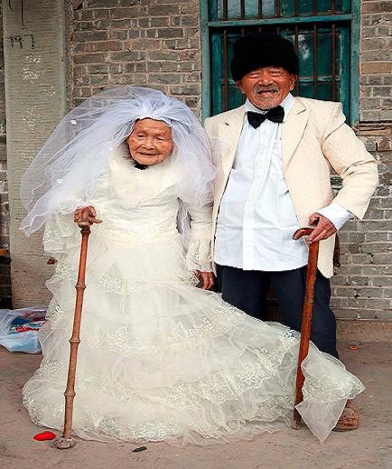 Bộ ảnh cưới ước mơ của cặp vợ chồng già trên trăm tuổi ảnh 1