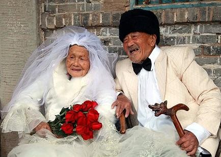 Bộ ảnh cưới ước mơ của cặp vợ chồng già trên trăm tuổi ảnh 4