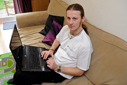 Vô sinh vì thói quen để laptop lên đùi ảnh 1