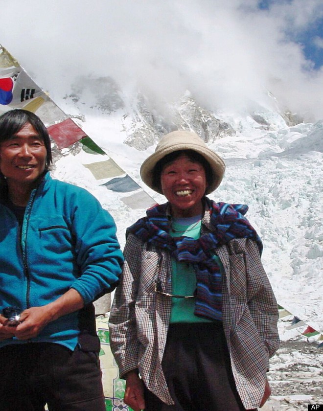 Cụ bà 73 tuổi chinh phục đỉnh Everest ảnh 1