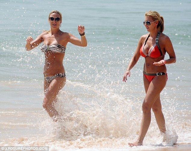 Vợ Steven Gerrard diện bikini khoe thân quyến rũ ảnh 2