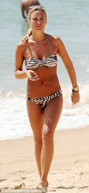 Vợ Steven Gerrard diện bikini khoe thân quyến rũ ảnh 9