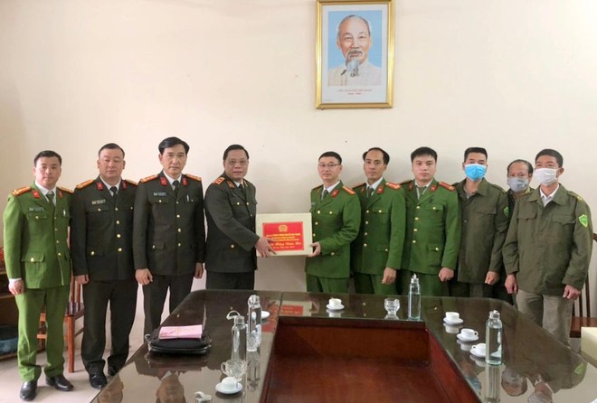 Giám đốc CATP Hà Nội kiểm tra công tác ứng trực của các đơn vị Công an tại huyện Ba Vì ảnh 2