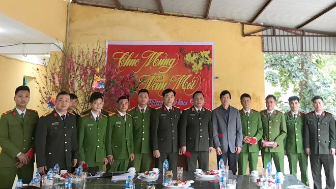 Giám đốc CATP Hà Nội kiểm tra công tác ứng trực của các đơn vị Công an tại huyện Ba Vì ảnh 1