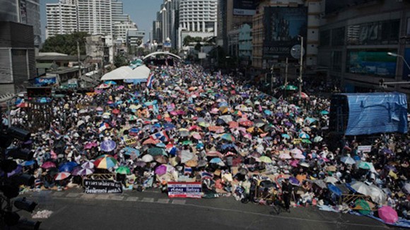 Bangkok tê liệt vì biểu tình ảnh 1