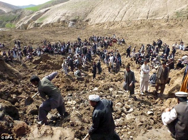 Hình ảnh lở đất kinh hoàng tại Afghanistan, 2.700 người chết ảnh 1